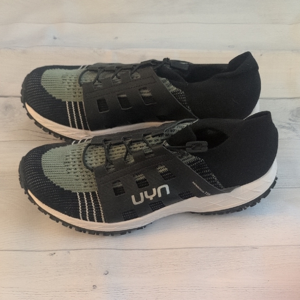 Black and Gray Men's UYN Sneakers